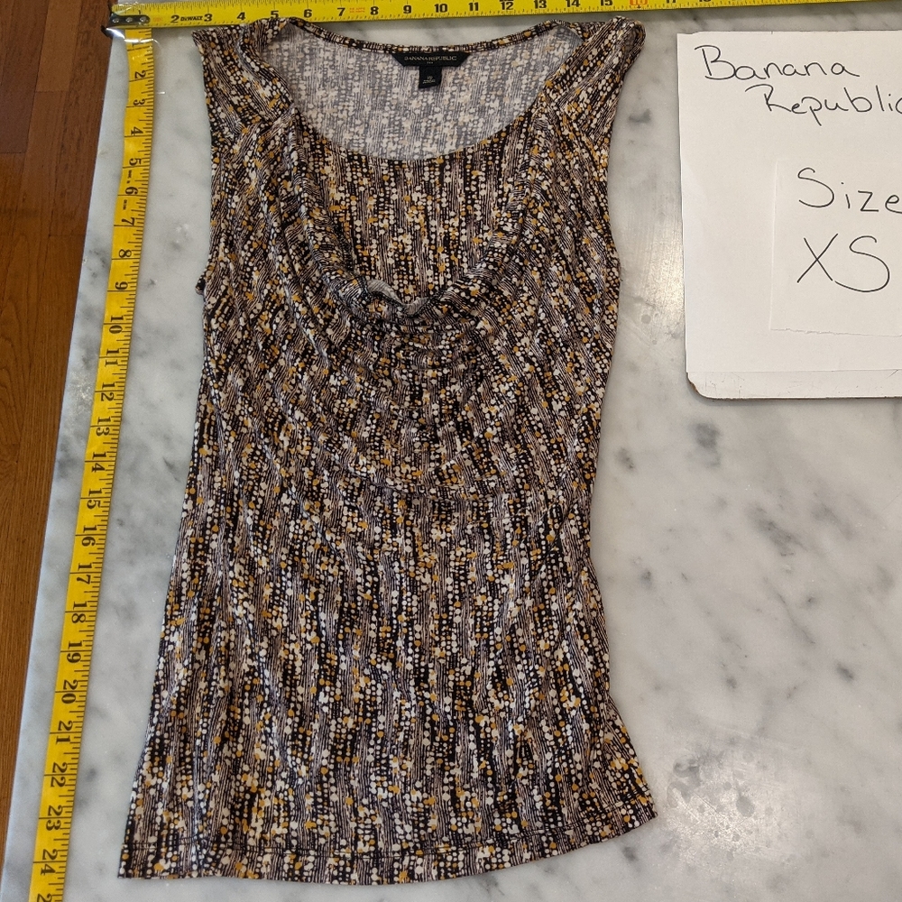 5/$25 Banana Republic sleeveless top